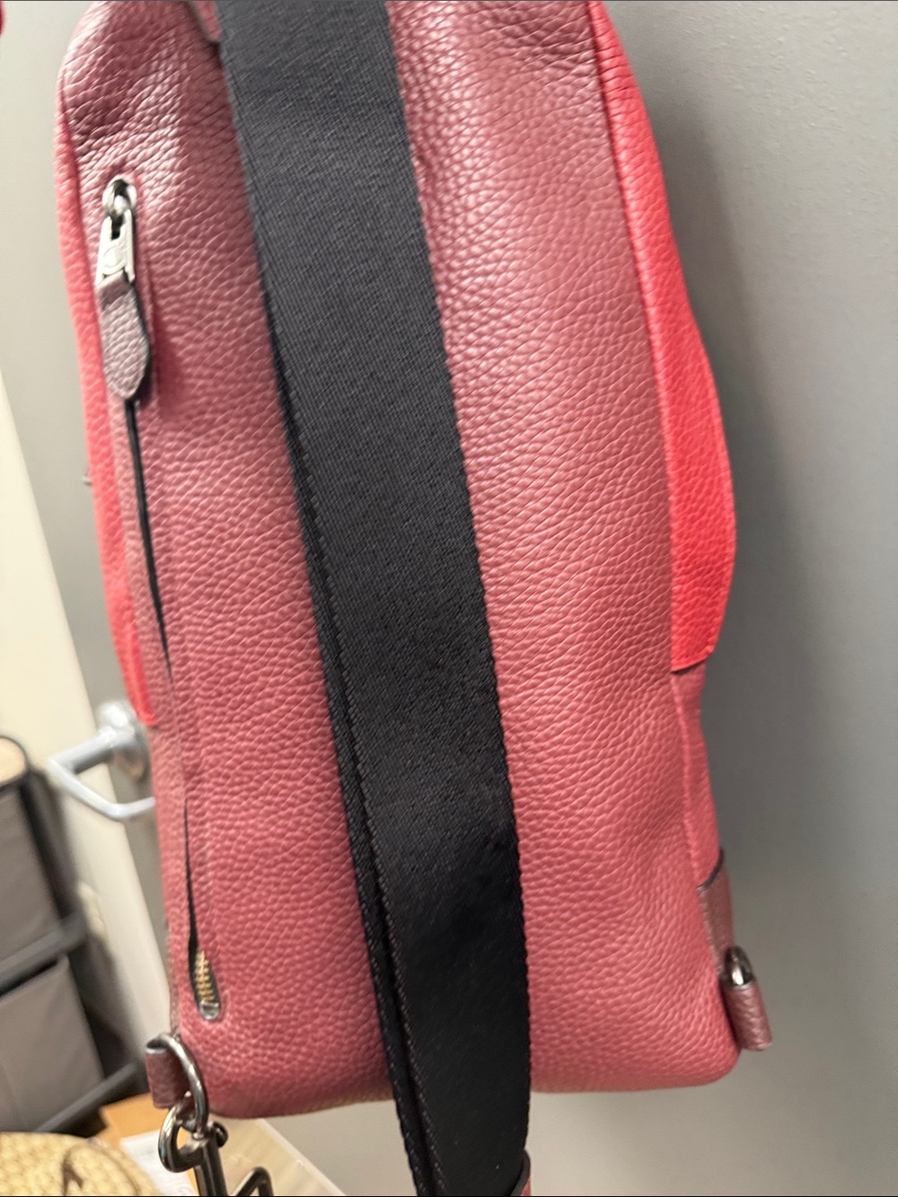 Coach Men's Pebbled Leather Sling Bag in Wine and Black - Picture 6 of 9